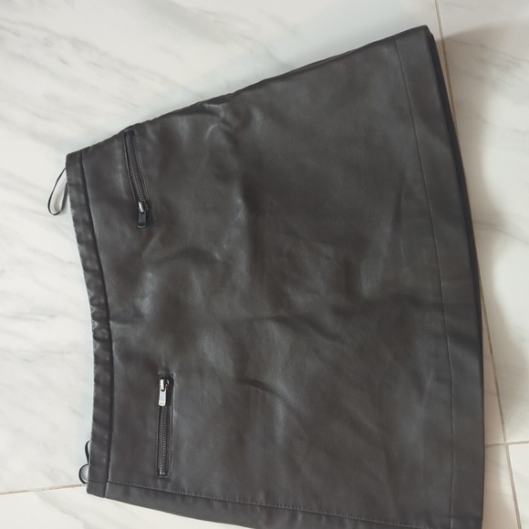Mango faux leather skirt, olive colour - Picture 1 of 4